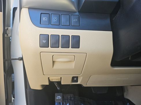 Used 2019 Toyota Highlander SE AWD/4WD image 19