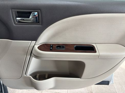 Used 2009 Ford Taurus SEL image 16