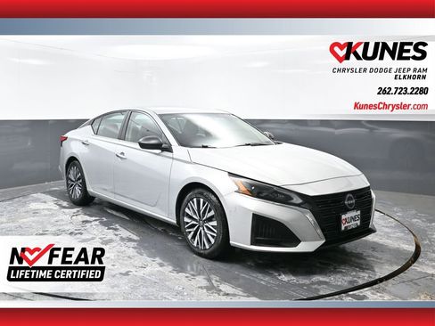 Used 2024 Nissan Altima 2.5 SV image 1