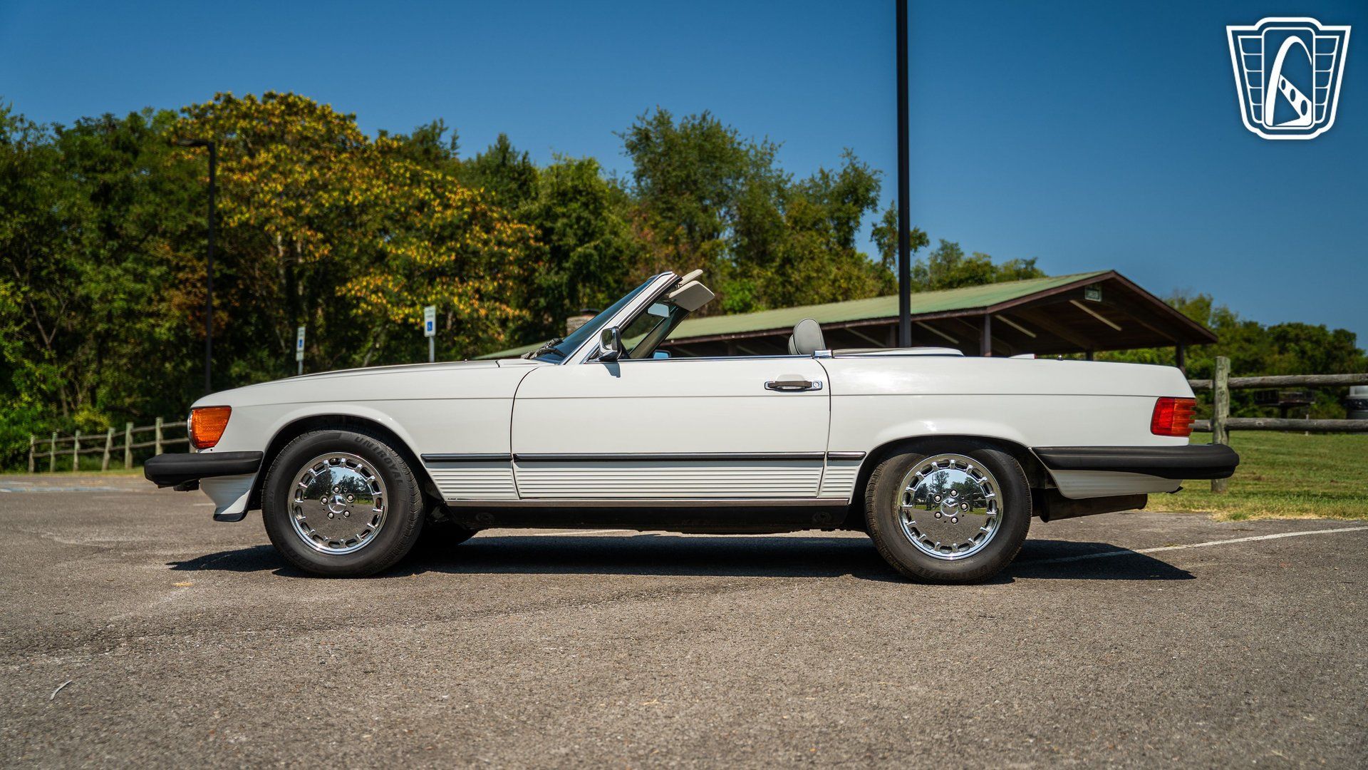 Used 1987 Mercedes-Benz 560 SL image 9
