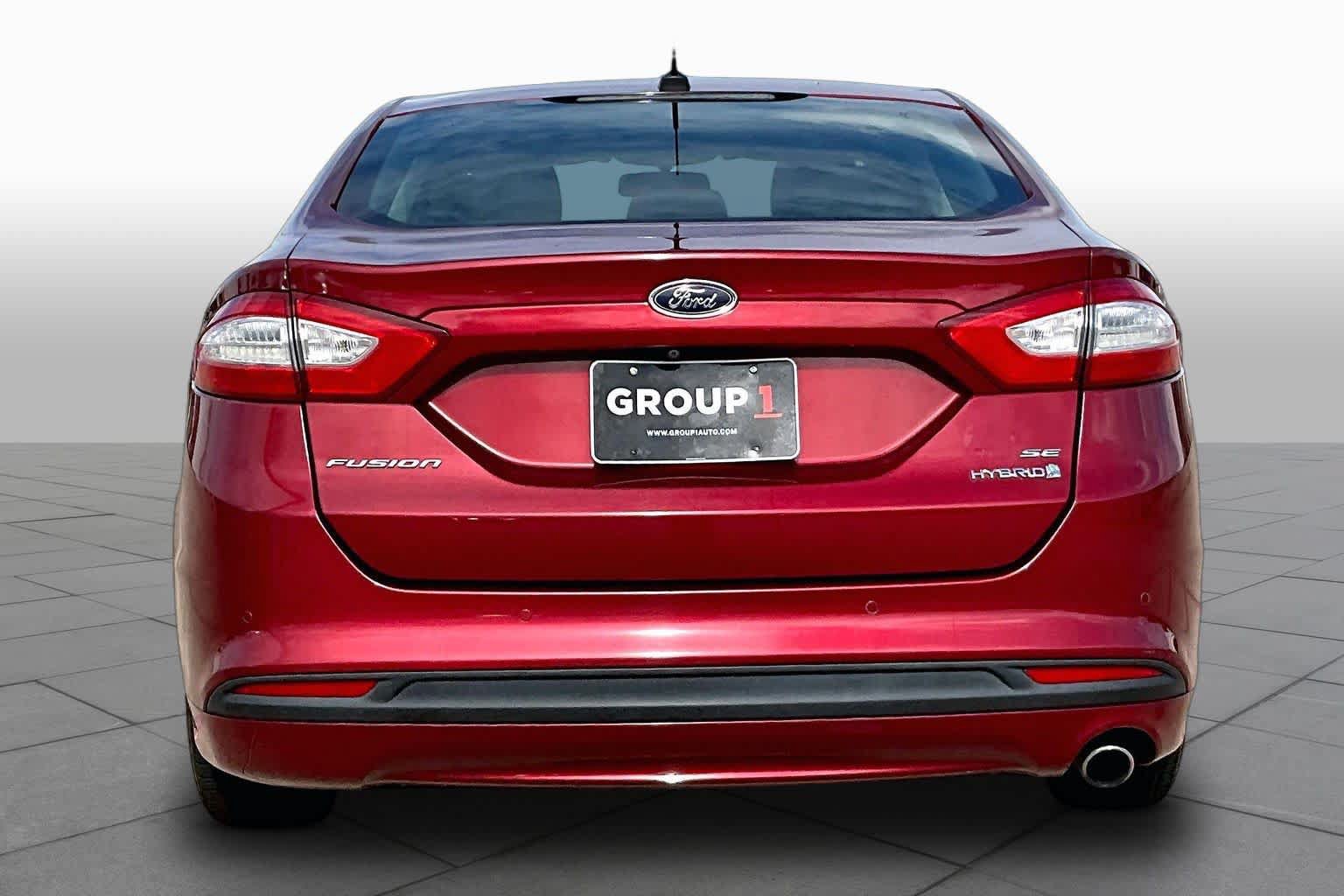 Used 2016 Ford Fusion SE FWD image 5