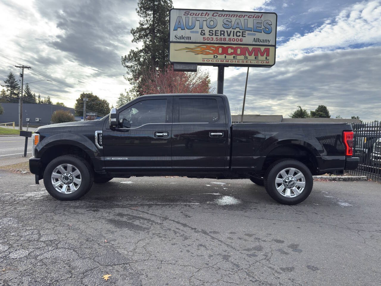 Used 2017 Ford F350 Platinum w/ Platinum Ultimate Package AWD/4WD image 6