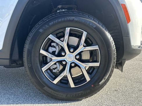 New 2025 Jeep Grand Cherokee L Limited image 12