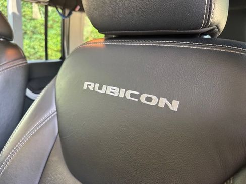Used 2017 Jeep Wrangler Unlimited Rubicon w/ Connectivity Group AWD/4WD image 15