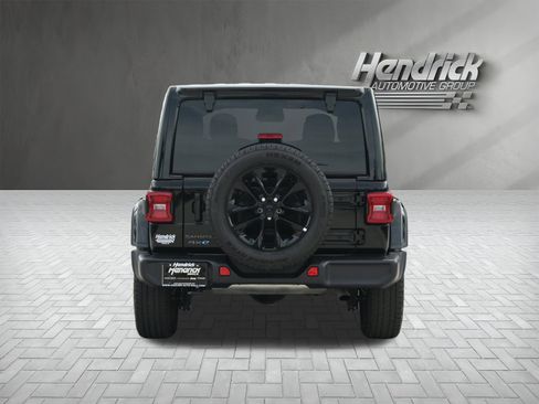 Used 2025 Jeep Wrangler Unlimited Sahara AWD/4WD image 9