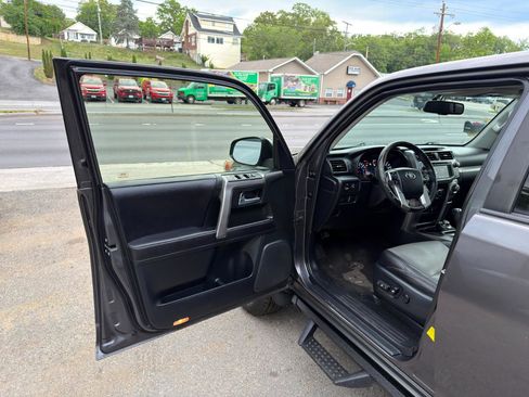 Used 2016 Toyota 4Runner SR5 Premium AWD/4WD image 10
