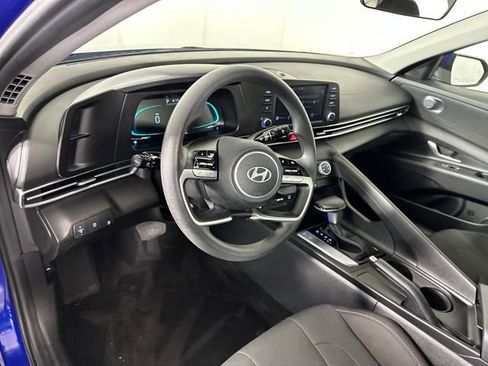 Used 2024 Hyundai Elantra SE FWD image 13