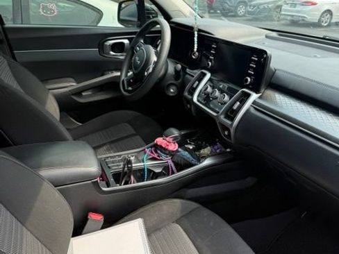 Used 2022 Kia Sorento LX FWD image 5