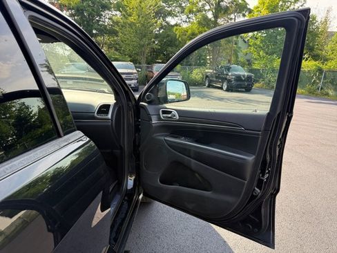 Used 2019 Jeep Grand Cherokee Limited AWD/4WD image 28