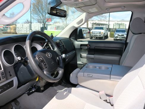 Used 2010 Toyota Tundra 4x4 CrewMax image 6