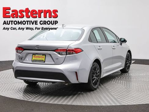 Used 2021 Toyota Corolla LE FWD image 5