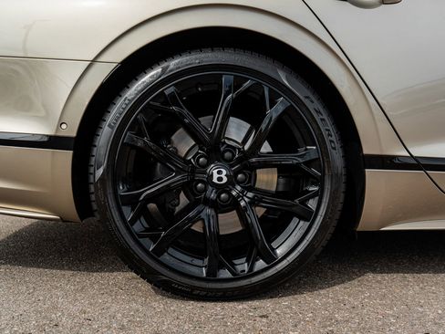 Used 2025 Bentley Flying Spur Plug-In Hybrid AWD/4WD image 15
