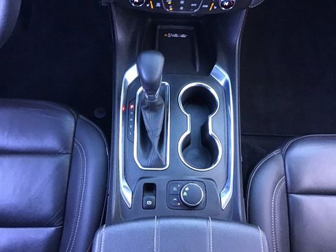 Used 2023 Chevrolet Traverse LT image 28