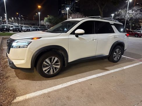 Certified 2023 Nissan Pathfinder SL w/ Black Appearance Package image 2