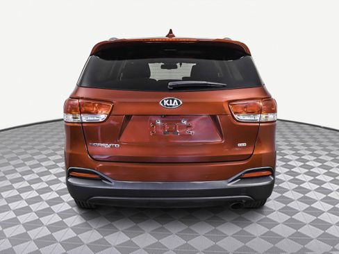 Used 2016 Kia Sorento LX w/ LX Convenience Package image 7
