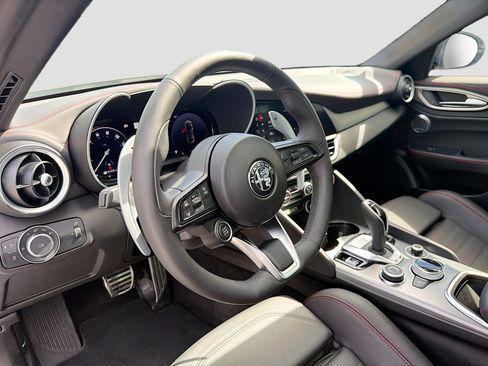 Used 2025 Alfa Romeo Giulia AWD w/ Driving Assist Package image 25