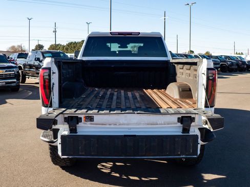 Used 2024 GMC Sierra 2500 AT4 image 8