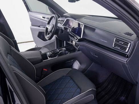 Used 2024 Volkswagen Atlas Cross Sport SEL Premium R-Line image 10