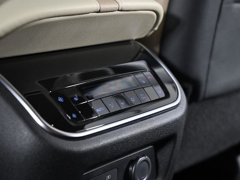 Used 2025 Nissan Armada Platinum image 34