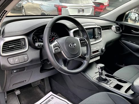 Used 2020 Kia Sorento S image 17