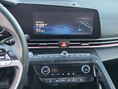 Certified 2023 Hyundai Elantra Limited image 11