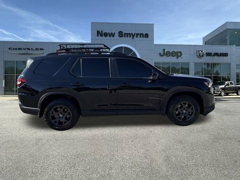 Used 2024 Honda Pilot TrailSport image 2