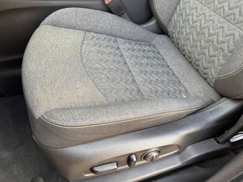 Used 2023 Chevrolet Equinox LT FWD image 30
