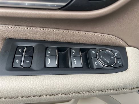 Used 2022 GMC Yukon Denali w/ Denali Premium Package image 13