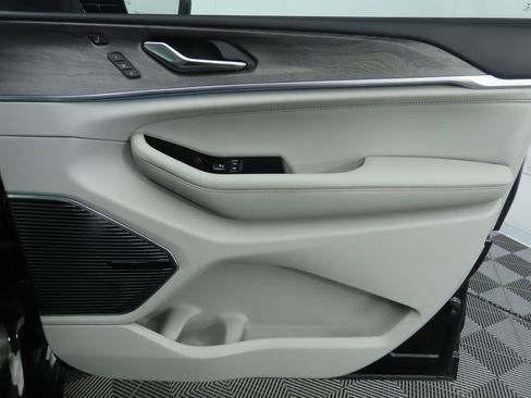 Used 2021 Jeep Grand Cherokee L Overland w/ Luxury Tech Group IV image 27