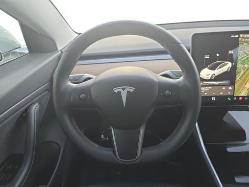 Used 2019 Tesla Model 3 Standard Range Plus image 4