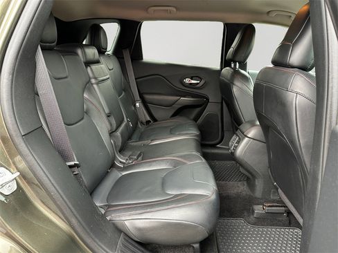 Used 2015 Jeep Cherokee Trailhawk w/ Leather Interior Group image 13