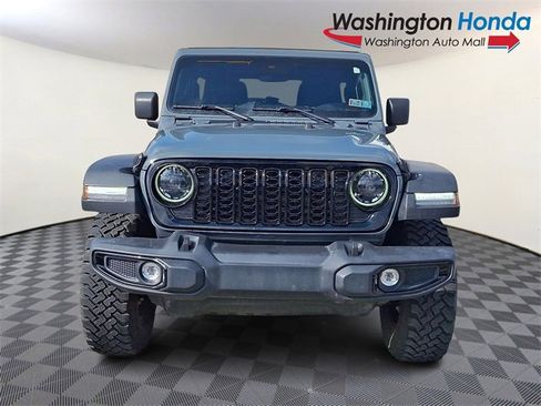 Used 2025 Jeep Wrangler Willys image 2