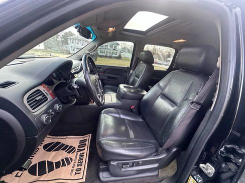 Used 2014 Chevrolet Suburban LTZ image 9