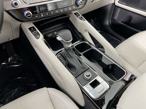 Used 2023 Kia Telluride EX w/ EX Captain's Chair Package FWD image 20