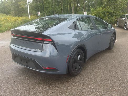 Used 2025 Toyota Prius LE FWD image 5