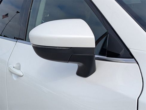 Used 2025 Nissan Pathfinder SV image 10