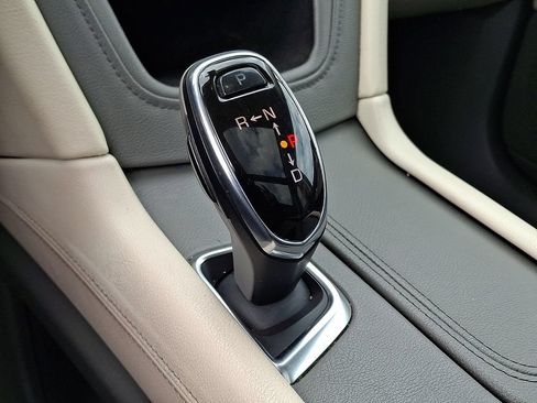 Used 2018 Cadillac XT5 Luxury w/ Driver Awareness Package AWD/4WD image 15