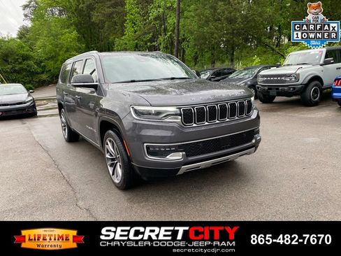 Used 2023 Jeep Wagoneer L Series III w/ Premium Group I AWD/4WD image 3