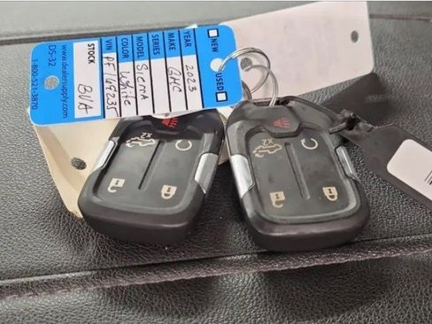 Used 2023 GMC Sierra 2500 SLT w/ SLT Premium Package image 17