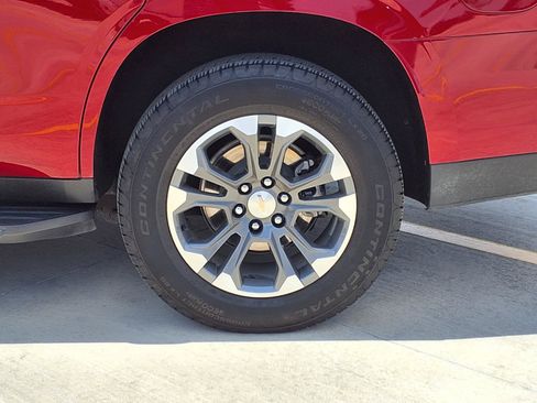 Used 2025 Chevrolet Tahoe LS RWD image 9