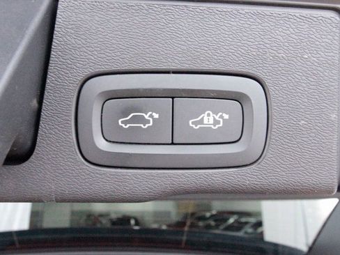 Certified 2023 Volvo XC60 B5 Plus w/ Protection Package Premier image 31