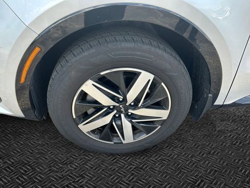 Used 2022 Kia Sorento S FWD image 11