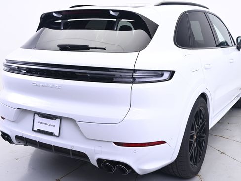 Used 2026 Porsche Cayenne GTS AWD/4WD image 7