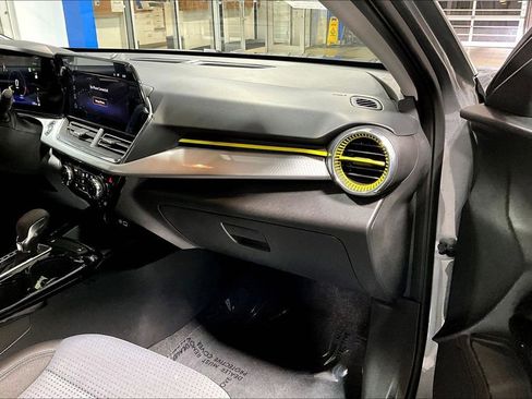 Used 2025 Chevrolet Trax LT w/ Driver Confidence Package image 15