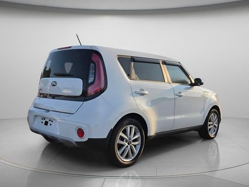 Used 2019 Kia Soul + FWD image 7