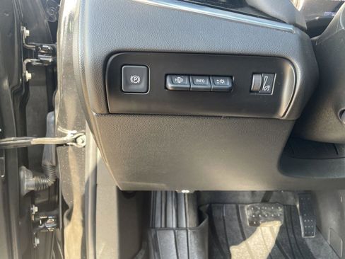 Used 2022 Buick Enclave Avenir w/ Avenir Technology Package image 11