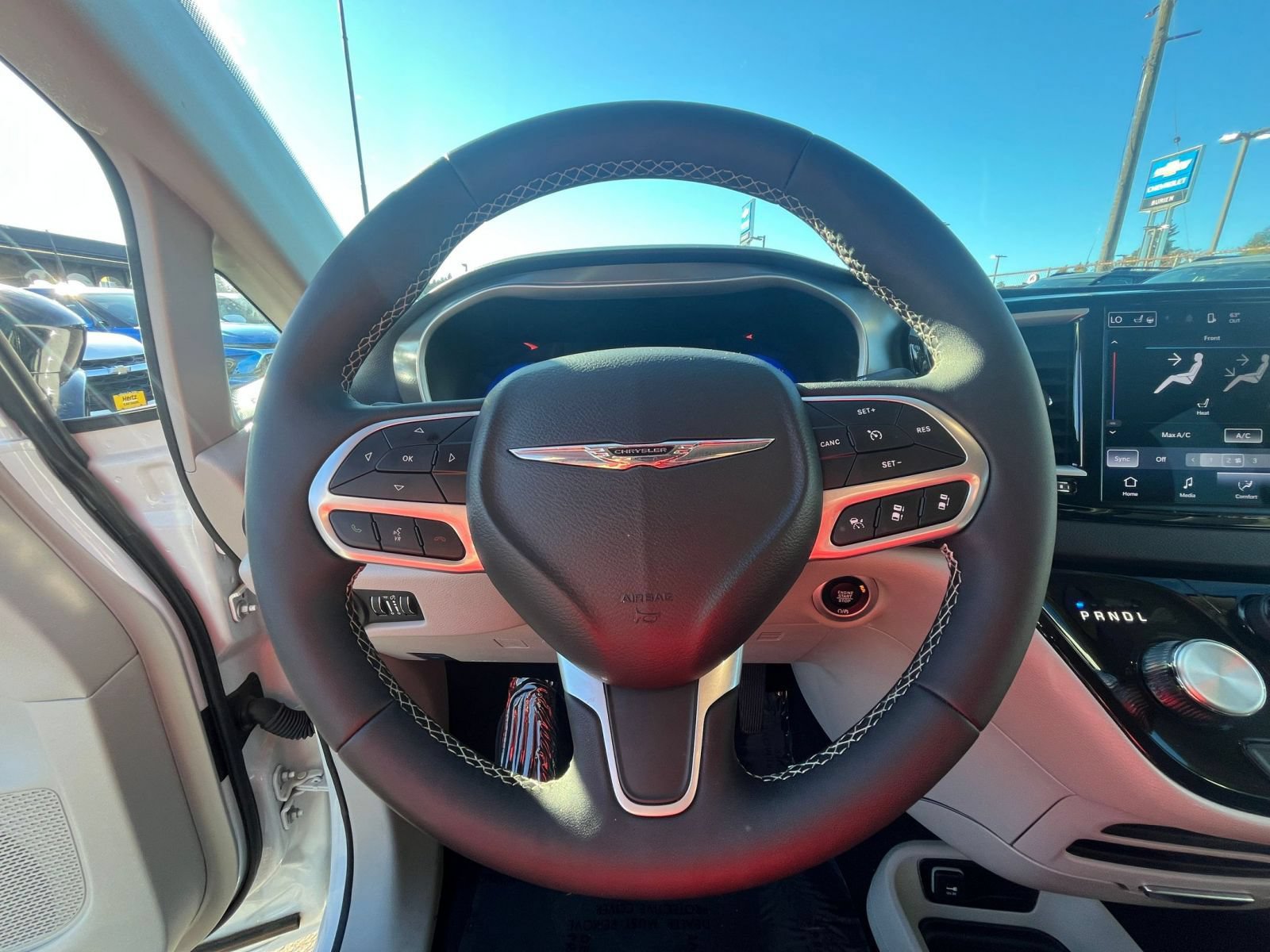 Used 2024 Chrysler Pacifica Touring-L FWD image 29