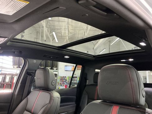 Used 2024 Chevrolet Traverse RS w/ LPO, Floor Liner Package image 31