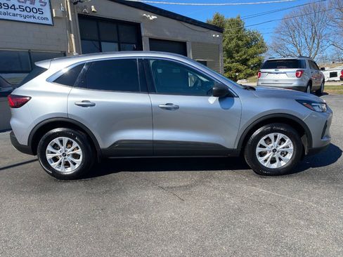 Used 2024 Ford Escape Active AWD/4WD image 2