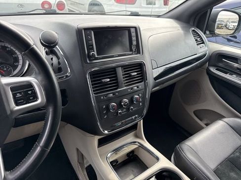 Used 2018 Dodge Grand Caravan SXT image 8